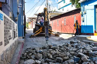 Avance de obra — Farmacias del Pueblo hacia el Coliseo Municipal — foto 3