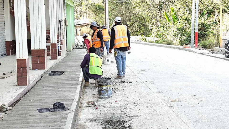 Avance de obra — Pavimento de Gasolinera Mayén hacia el cruce del Instituto Tecnológico